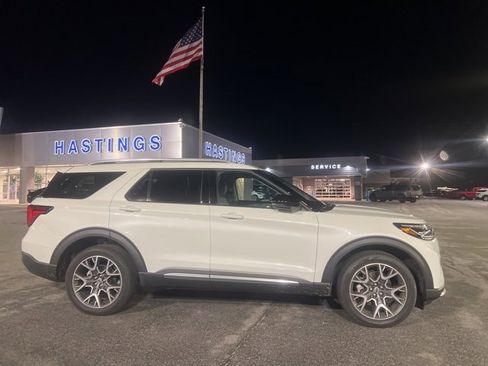 Used 2025 Ford Explorer Platinum w/ Ultimate Package image 8