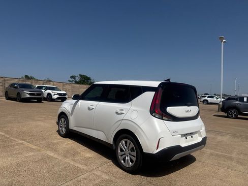 Used 2024 Kia Soul LX FWD image 15