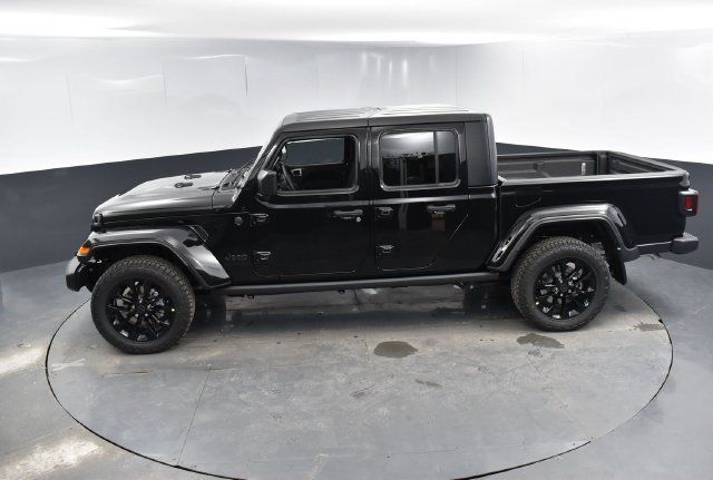 Used 2025 Jeep Gladiator Sport AWD/4WD image 41