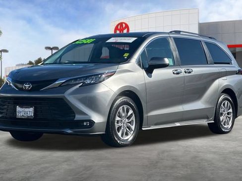 Certified 2026 Toyota Sienna XLE FWD image 10