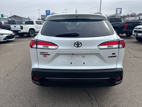 Used 2024 Toyota Corolla Cross AWD Hybrid w/ Moonroof Package image 6