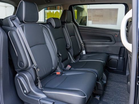 New 2026 Honda Odyssey Touring image 15