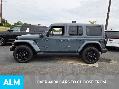 Used 2025 Jeep Wrangler Unlimited Sahara AWD/4WD image 3