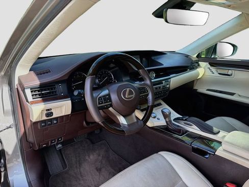 Used 2017 Lexus ES 350 w/ Ultra Luxury Package FWD image 25