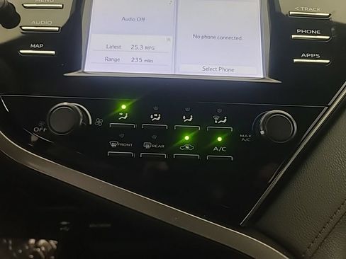 Used 2019 Toyota Camry LE FWD image 33