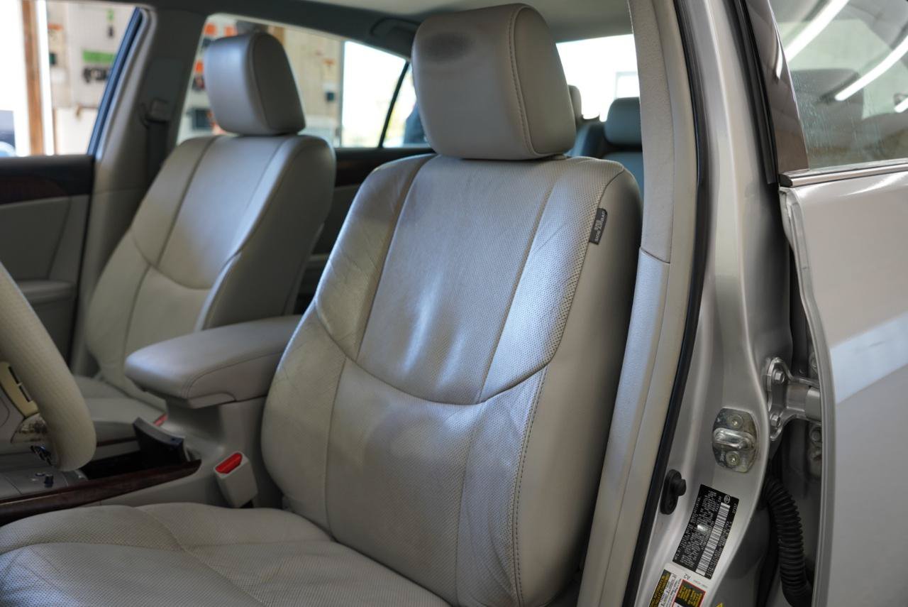 Used 2012 Toyota Avalon Limited FWD image 24