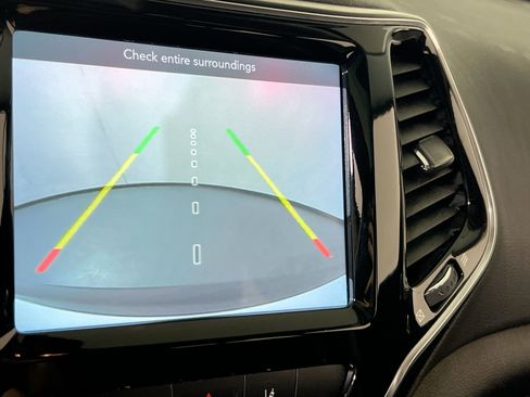 Used 2022 Jeep Cherokee Limited image 13