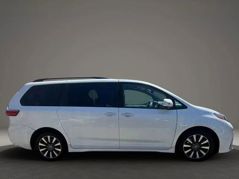 Used 2019 Toyota Sienna Limited Premium AWD/4WD image 4
