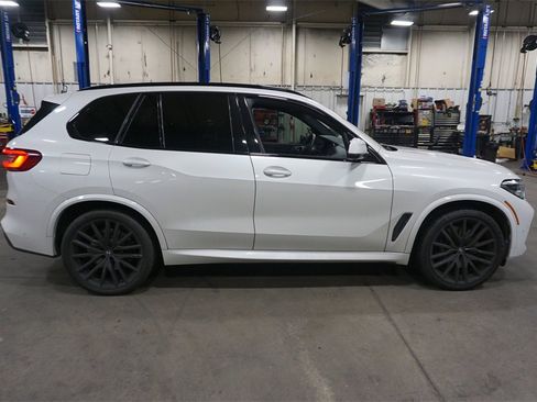 Used 2021 BMW X5 M50i w/ Premium Package image 25