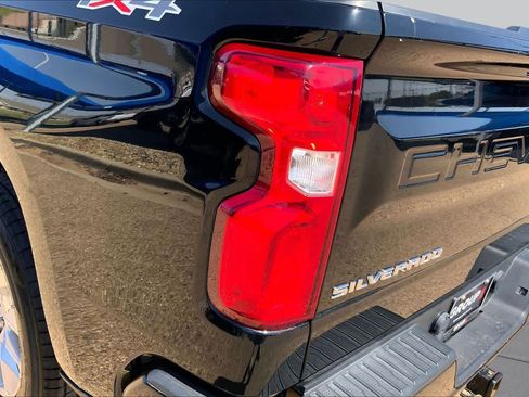 Used 2020 Chevrolet Silverado 1500 Custom w/ Custom Value Package AWD/4WD image 29