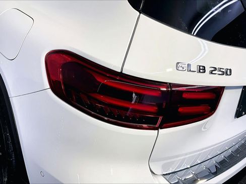 New 2026 Mercedes-Benz GLB 250 4MATIC image 5