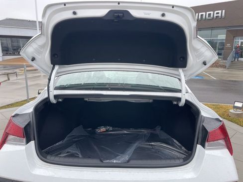 New 2026 Hyundai Elantra SE image 10