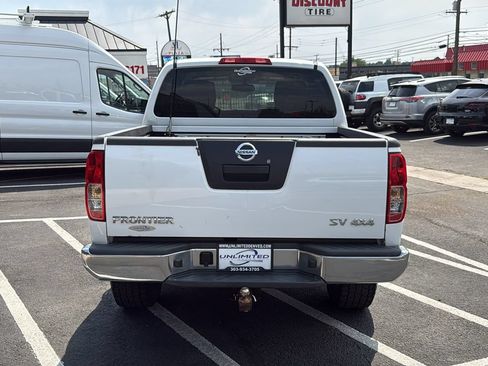 Used 2012 Nissan Frontier SV w/ SV Premium Utility Pkg AWD/4WD image 4