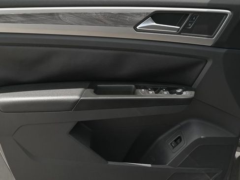 Used 2020 Volkswagen Atlas Cross Sport SE w/ Panoramic Sunroof Package FWD image 10