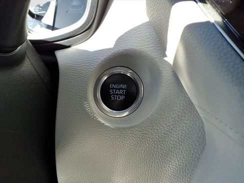 Used 2022 Toyota Corolla Cross LE image 20