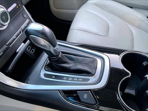 Used 2018 Ford Edge Titanium image 16