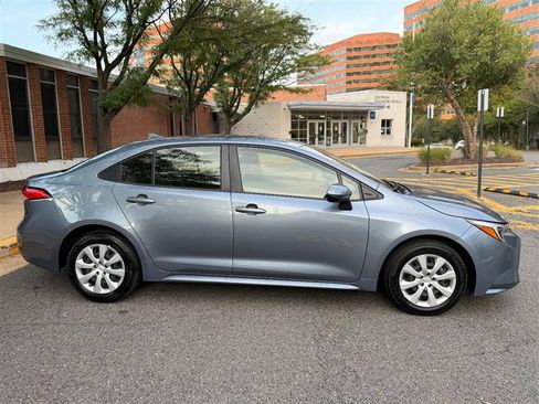 Used 2025 Toyota Corolla LE FWD image 5