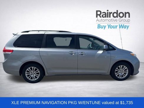 Used 2012 Toyota Sienna XLE FWD image 2