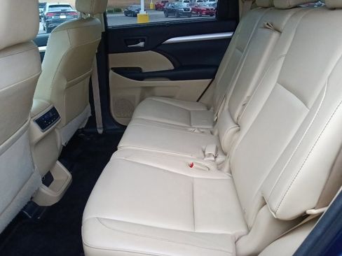 Used 2015 Toyota Highlander XLE image 27