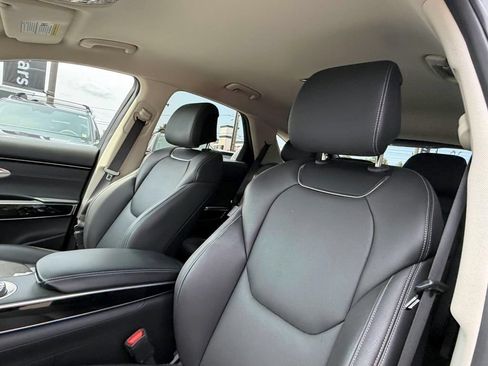 Certified 2025 Genesis GV70 2.5T AWD/4WD image 12