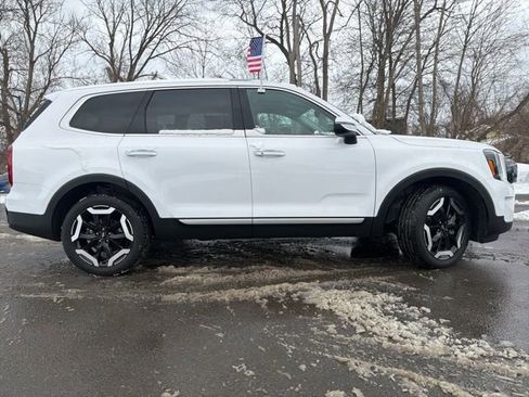 Certified 2024 Kia Telluride S w/ S Sunroof Package image 2