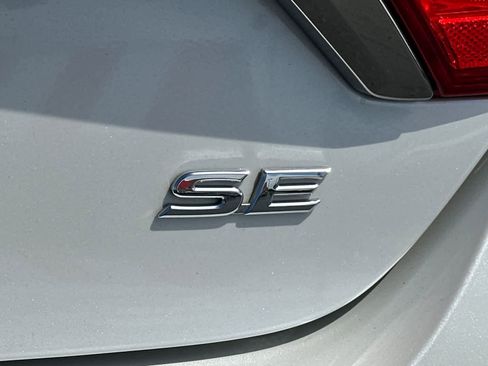 Used 2016 Toyota Camry SE FWD image 30