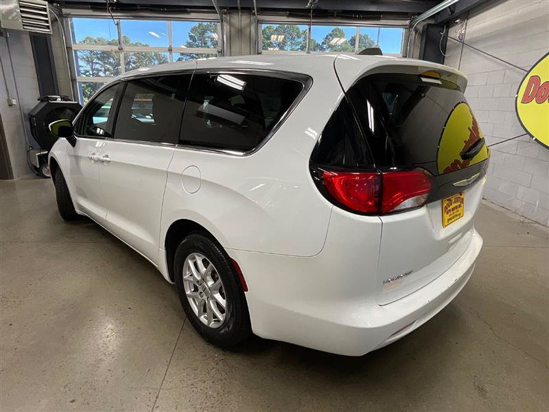 Used 2023 Chrysler Voyager LX FWD image 3