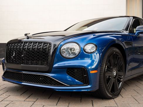 Used 2026 Bentley Flying Spur Azure image 8