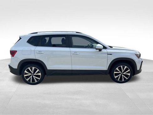 Used 2023 Volkswagen Taos SE FWD image 9