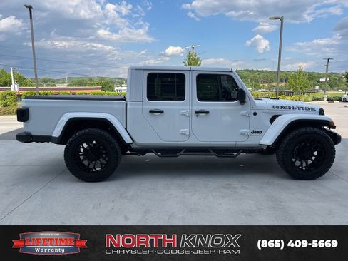 Used 2025 Jeep Gladiator Sport AWD/4WD image 19