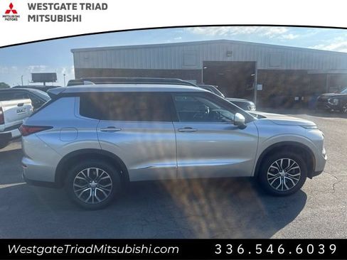Used 2022 Mitsubishi Outlander ES FWD image 10