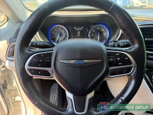 Used 2019 Chrysler Pacifica Touring Plus w/ Tire & Wheel Group FWD image 22