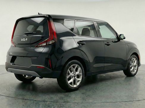 Used 2025 Kia Soul LX w/ LX Technology Package image 9