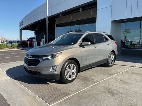 Used 2018 Chevrolet Equinox LT FWD image 2