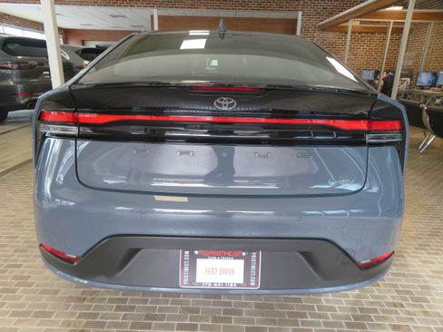 Used 2025 Toyota Prius LE image 5