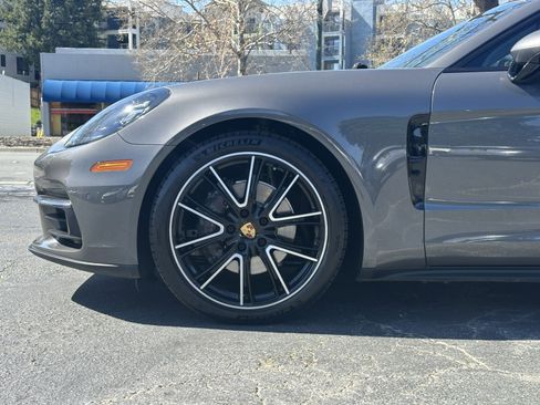 Used 2018 Porsche Panamera 4 image 13