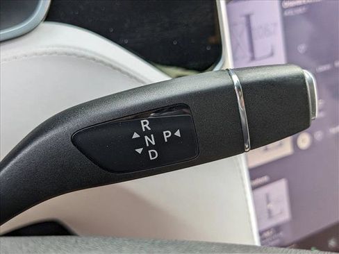 Used 2018 Tesla Model X 75D image 12