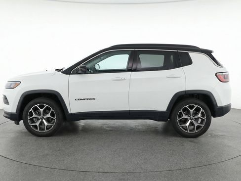 Used 2025 Jeep Compass Limited image 5
