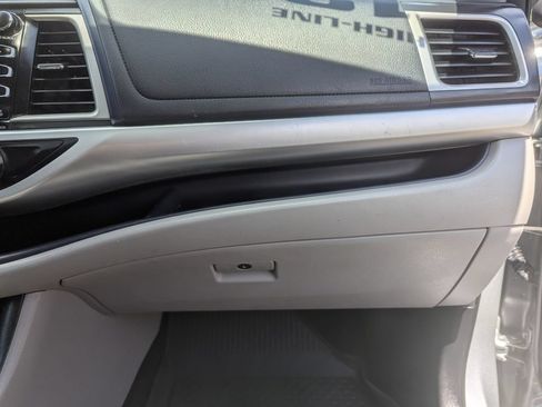 Used 2018 Toyota Highlander XLE AWD/4WD image 36