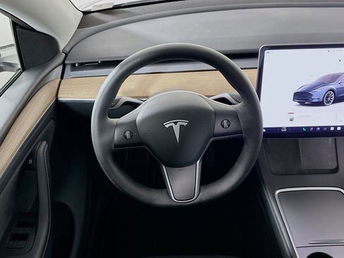 Used 2024 Tesla Model Y Long Range AWD/4WD image 16