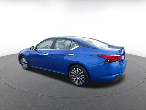 Used 2025 Nissan Altima 2.5 SV image 10