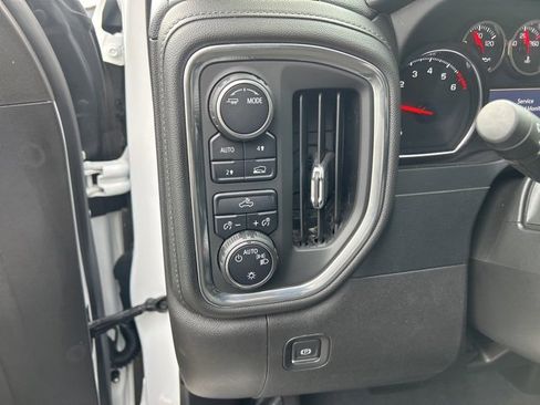 Used 2022 Chevrolet Silverado 1500 LT image 23