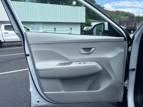 Used 2025 Hyundai Kona SEL AWD/4WD image 13