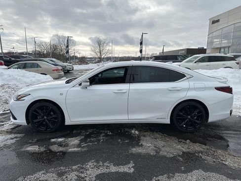 Used 2022 Lexus ES 300h F Sport image 10