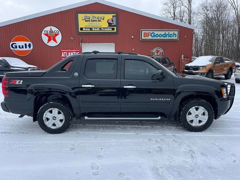 Used 2013 Chevrolet Avalanche LT w/ Suspension Package, Off-Road image 2