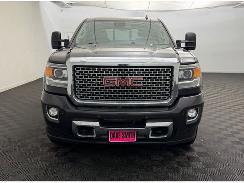 Used 2015 GMC Sierra 2500 Denali w/ Duramax Plus Package AWD/4WD image 6