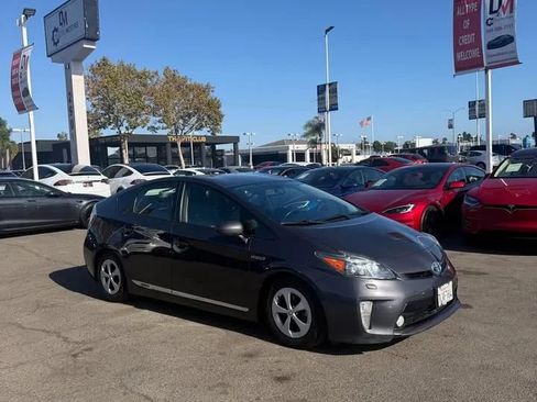 Used 2012 Toyota Prius Five FWD image 3