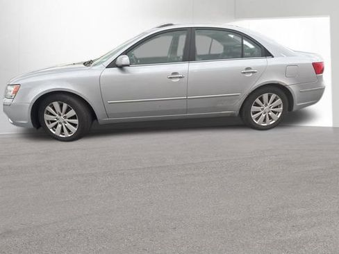 Used 2010 Hyundai Sonata Limited w/ Navigation Pkg 6 image 2