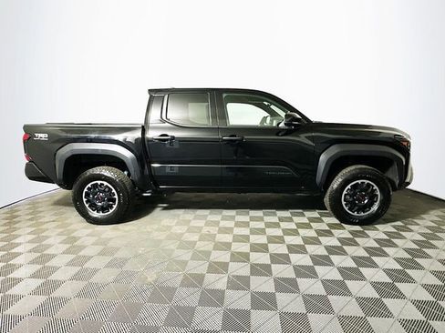 Certified 2025 Toyota Tacoma TRD Off-Road AWD/4WD image 9