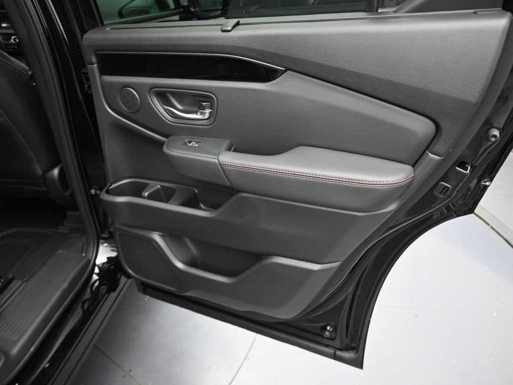Certified 2025 Honda Pilot TrailSport image 35